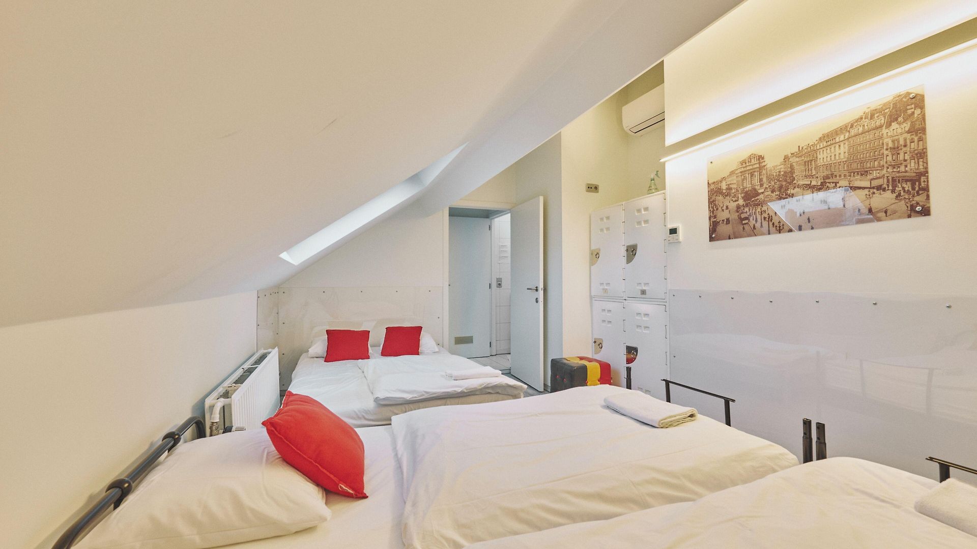 Hostel The Legacy By 2go4 Center