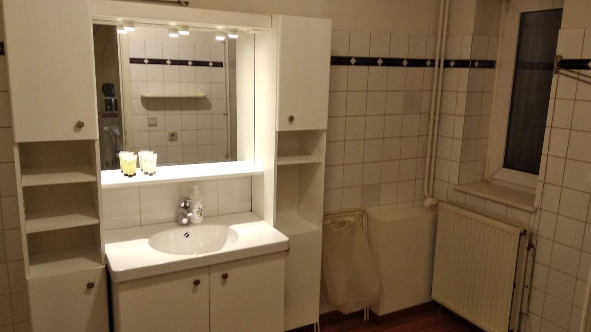 Apartment Modern Half-basement 1br Near Montgomery & Vub