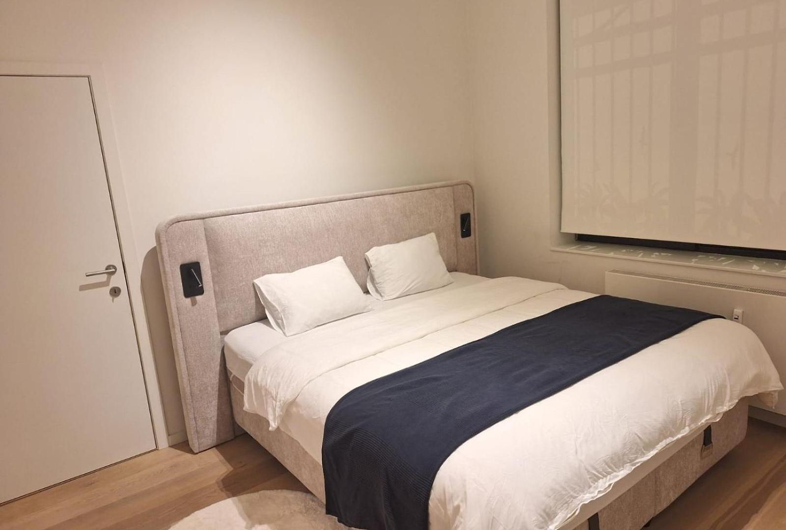 Louise Luxe In *