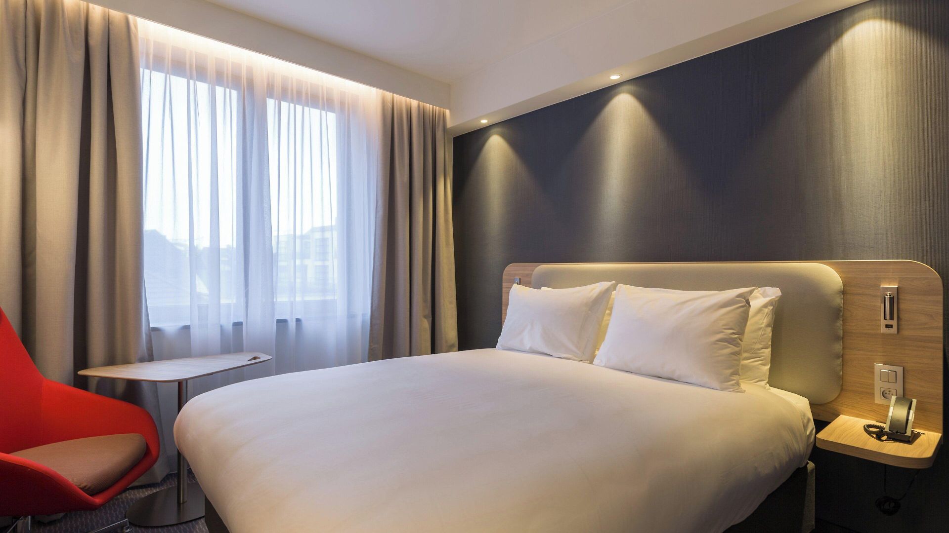Express Brussels-grand-place By Ihg Hotel 3*
