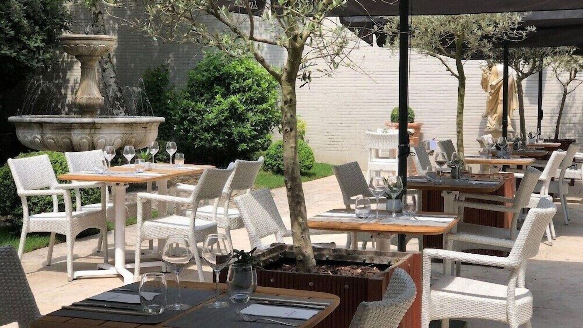 Barsey By Warwick Hotel