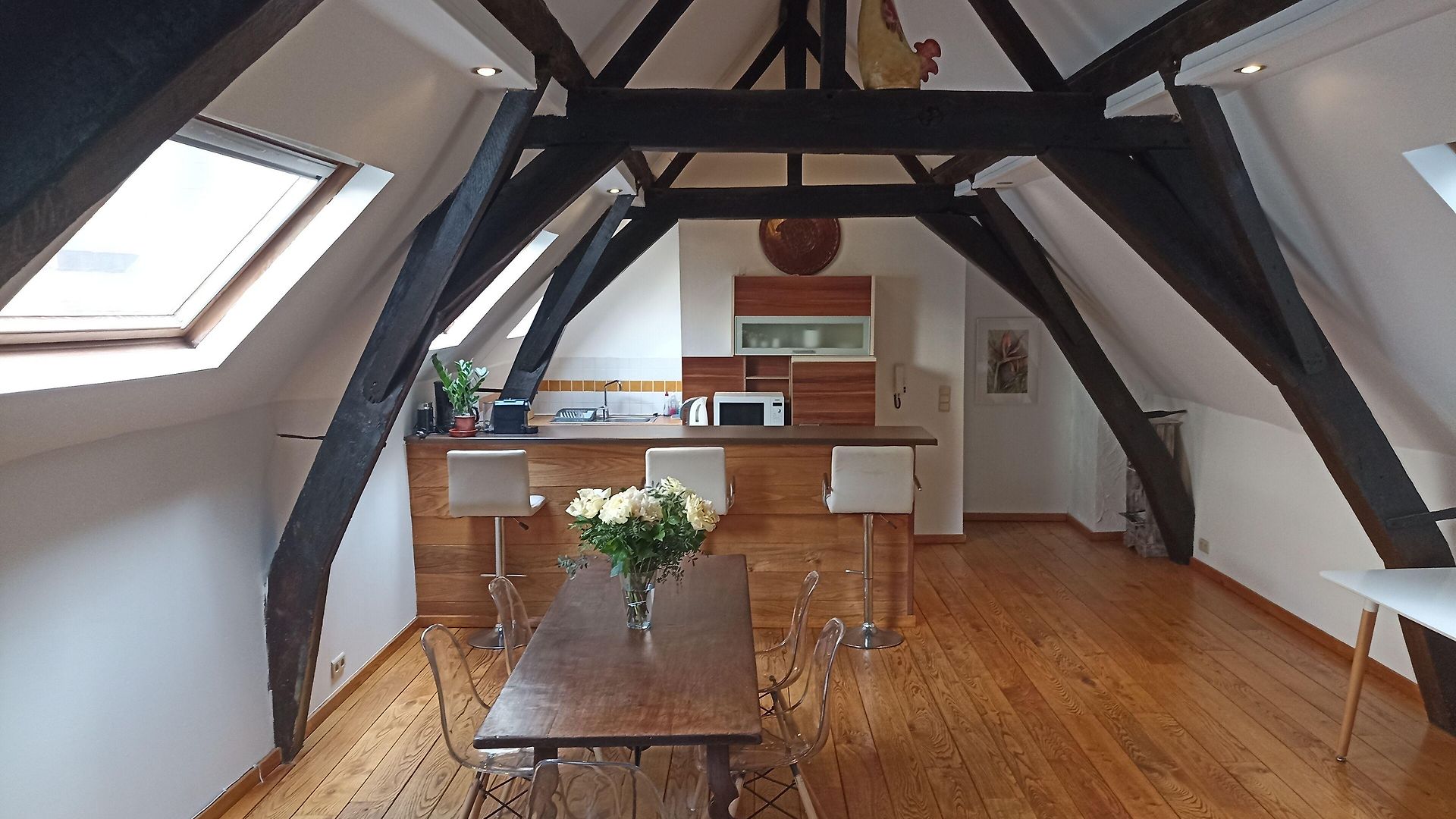 Charming Duplex In Historic Brussels Apartment *