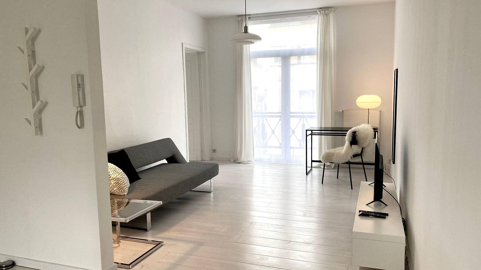 Apartment Wit Ii, Near Metro, Train N7670 *