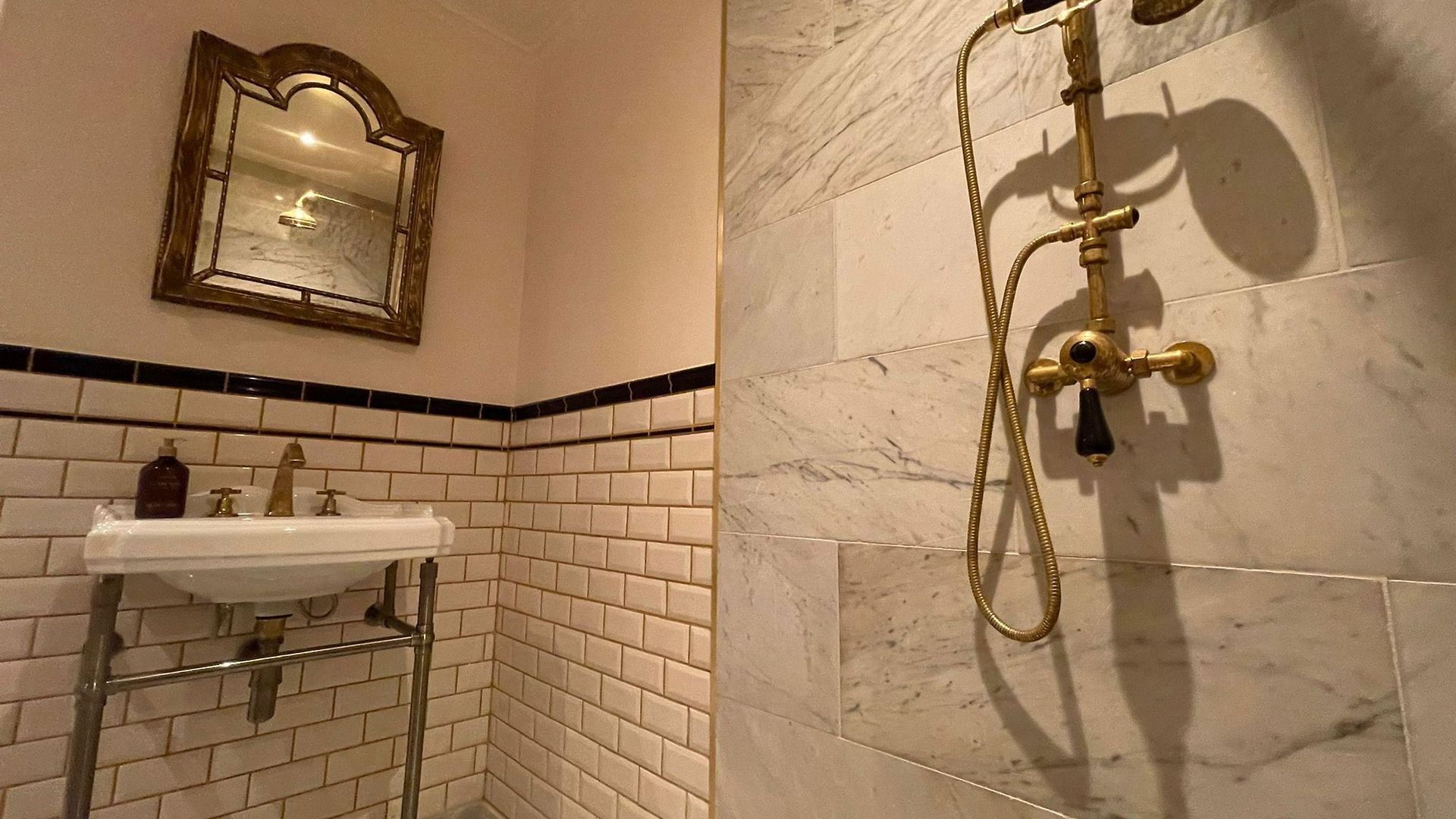 Appartement La Petite Foret Art Deco In Brussel