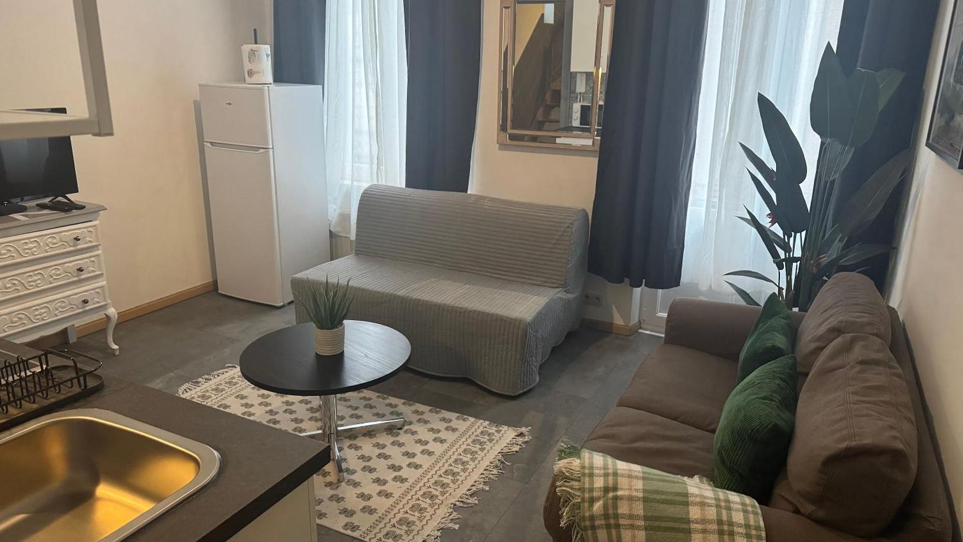 La Perla Louise Apartment Brussels