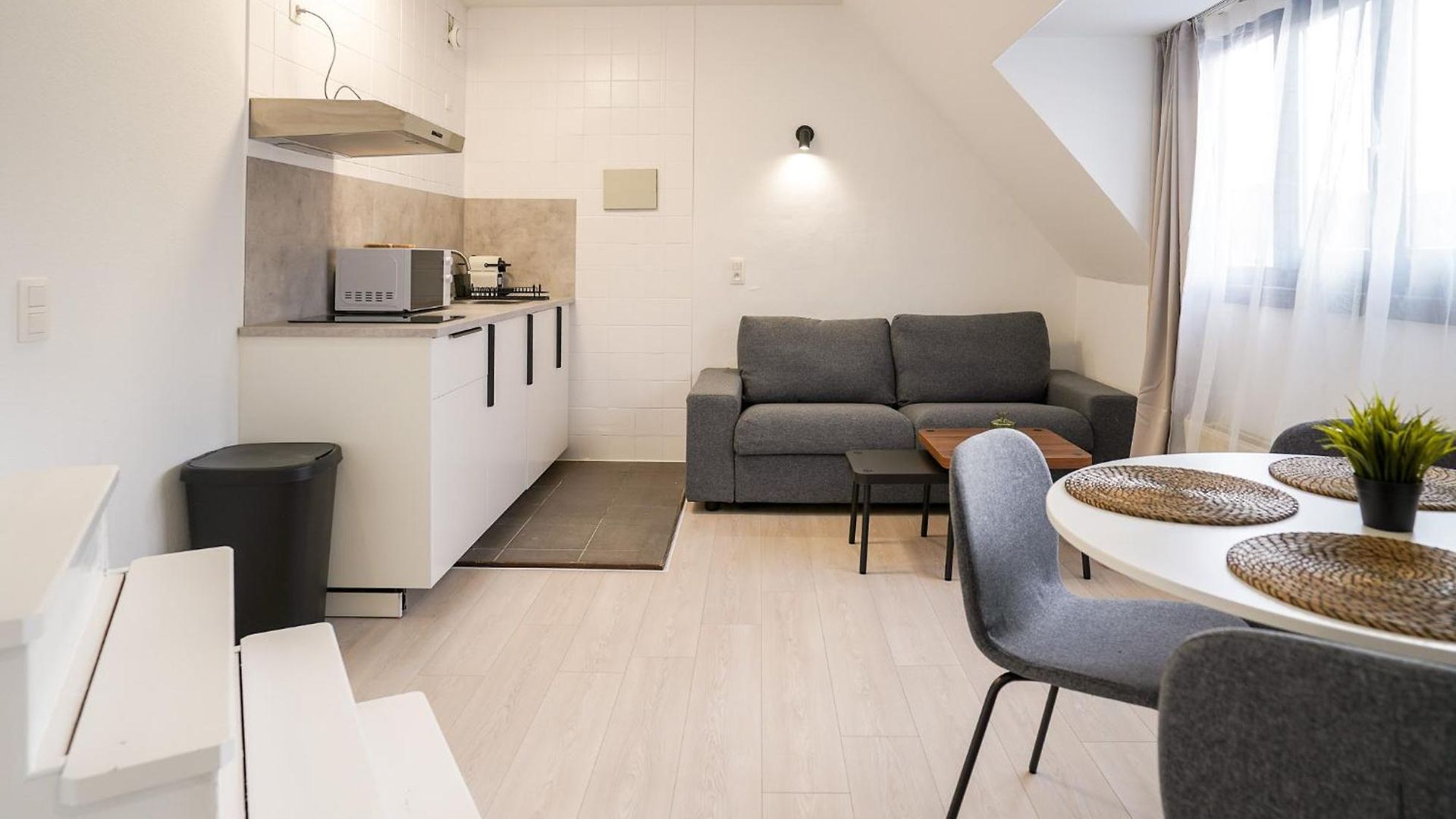 Luxembourg 6 * Brussels