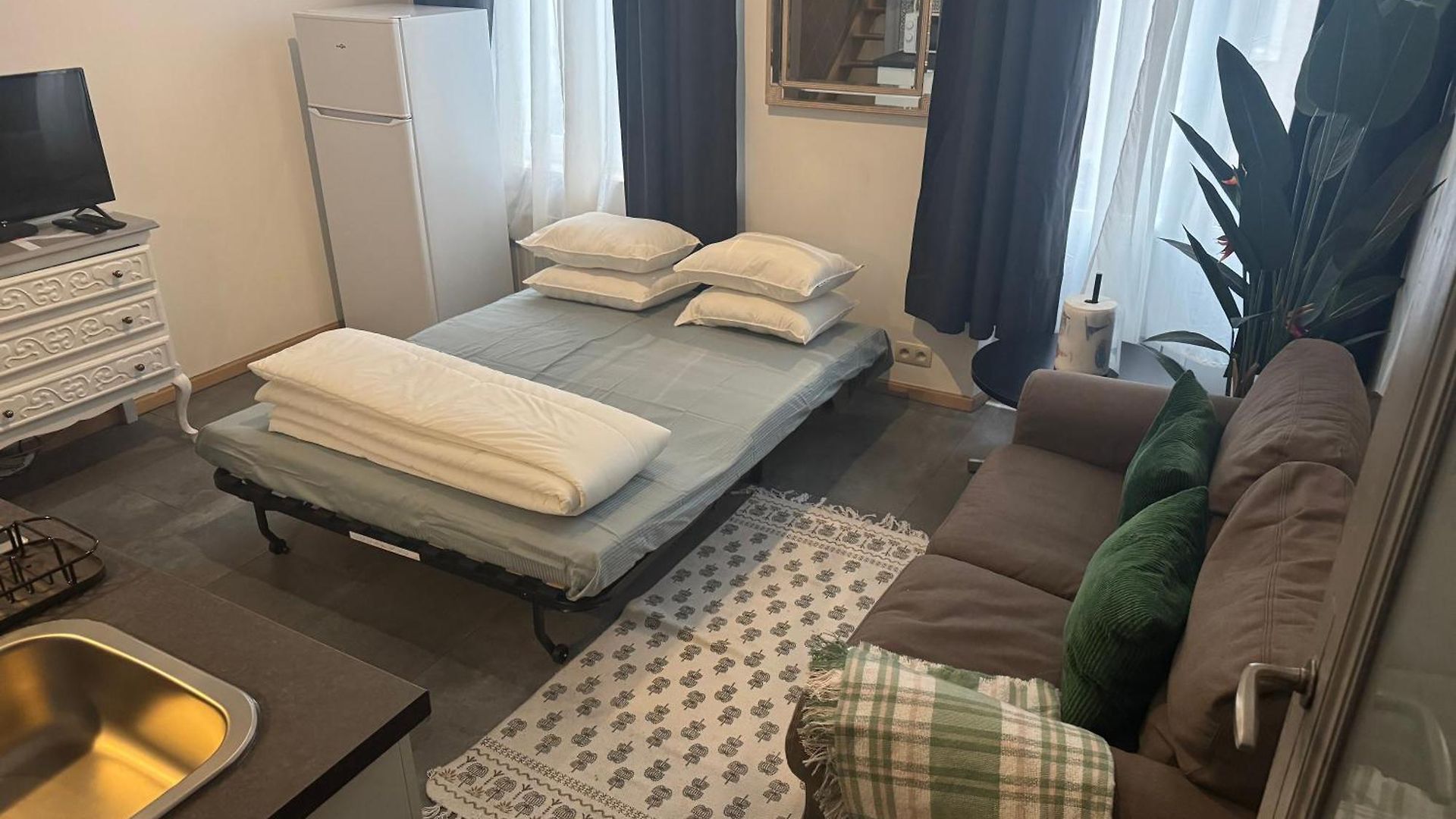 La Perla Louise Apartment