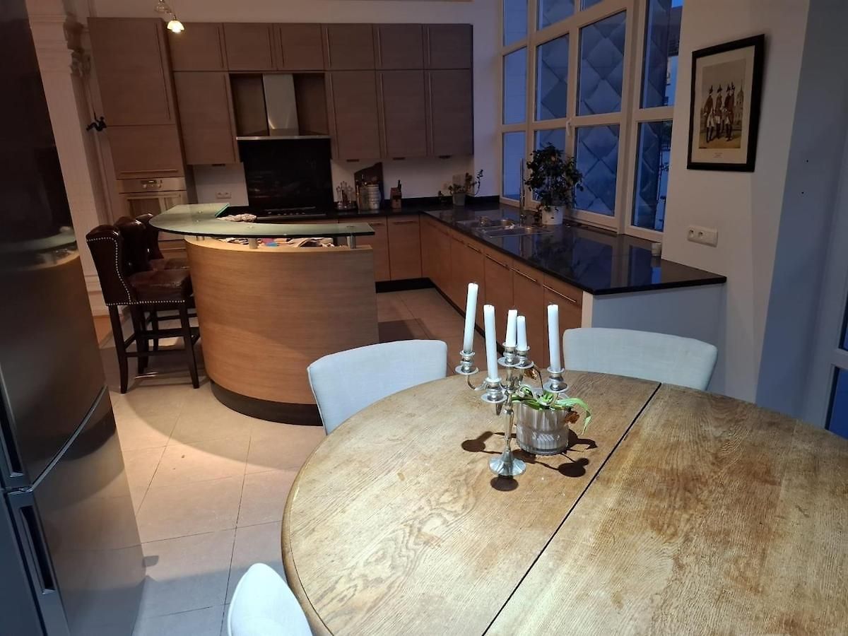 Brussels' Premier Parkside Apartment