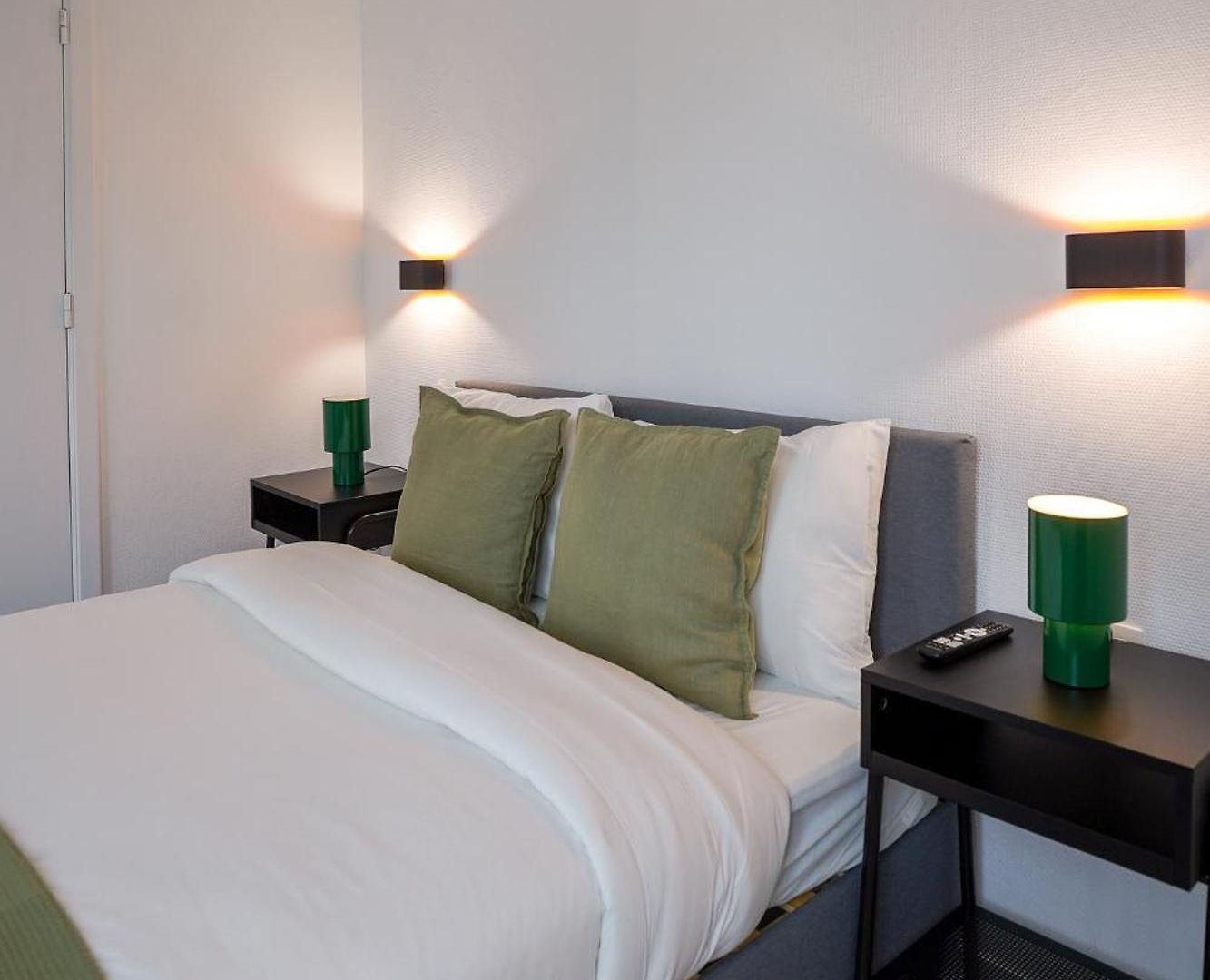 Luxembourg 6 * Brussels