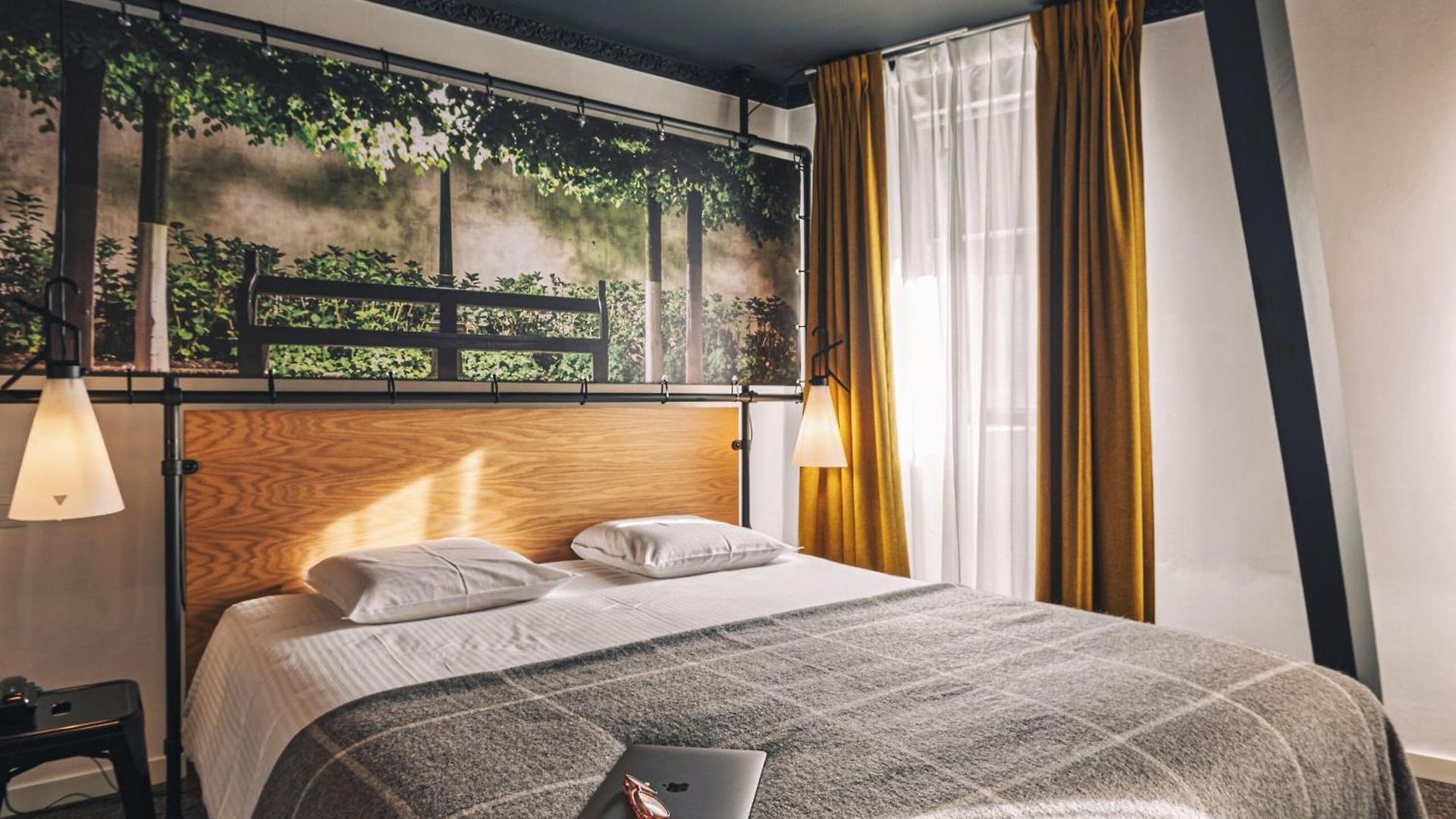 Zoom Hotel