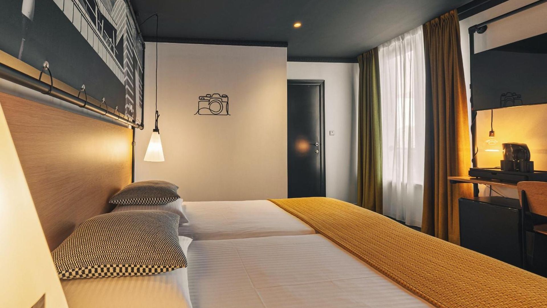 Zoom Hotel