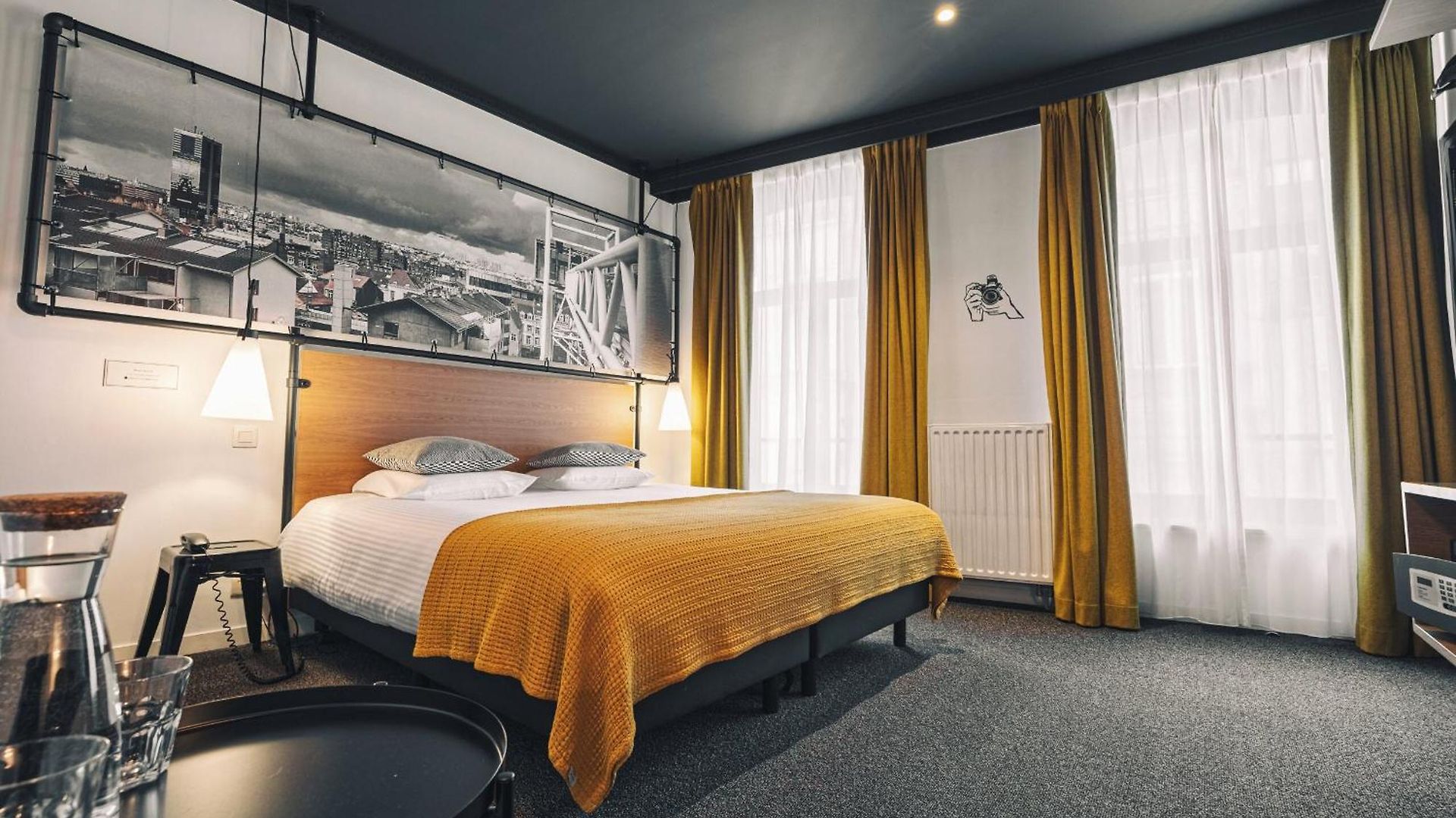 Zoom Hotel