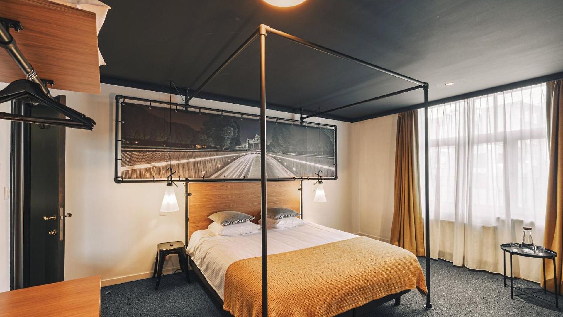 Zoom Hotel