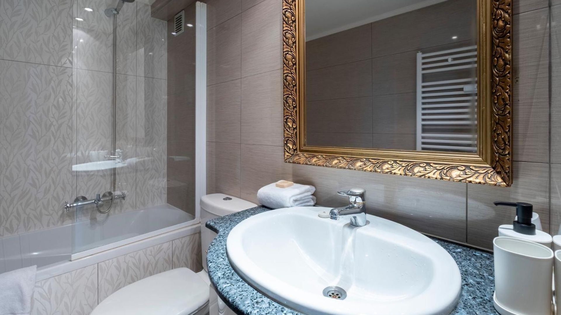 Expo Elegant Apartment