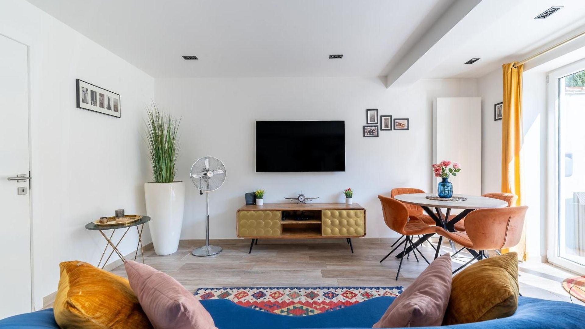 Cozy In Apartment *