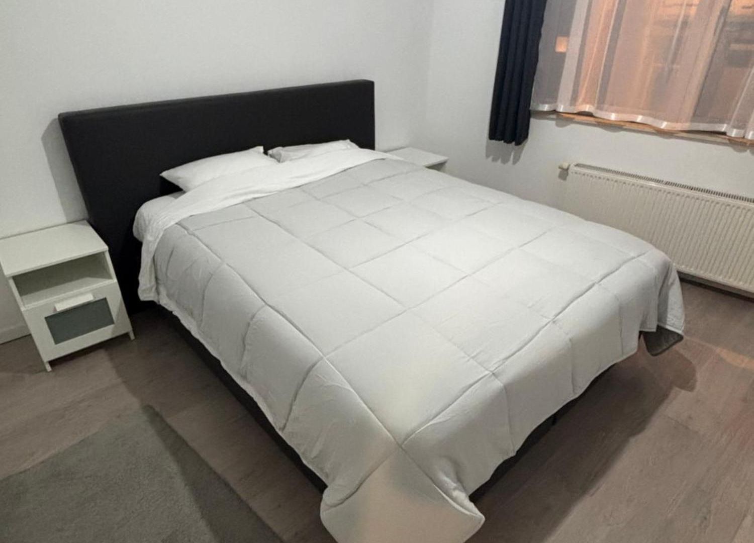 Stylish, Modern & Spacious In Apartment *