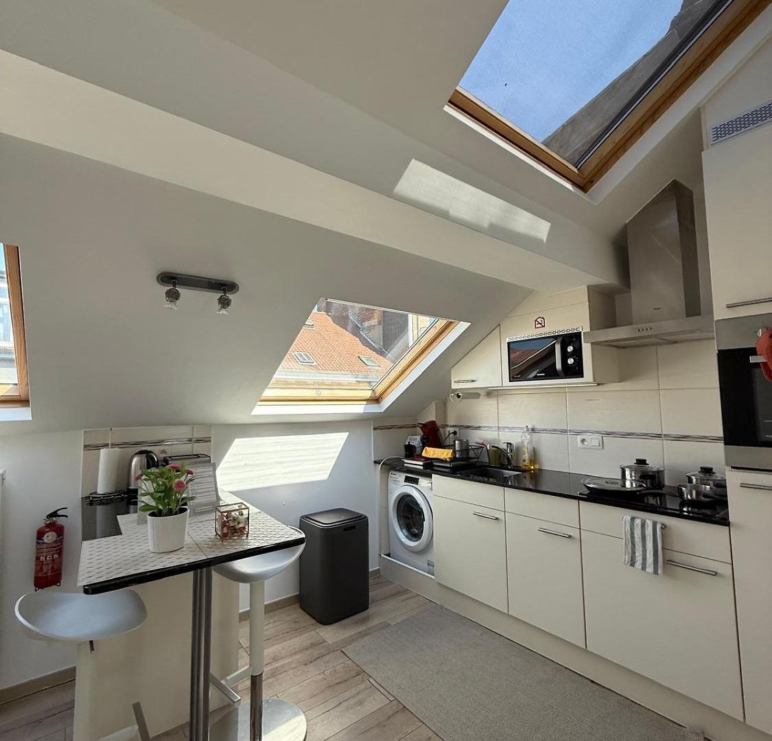 Apartment - Steps Grand Place - Local Vibrant Neighbourhood *