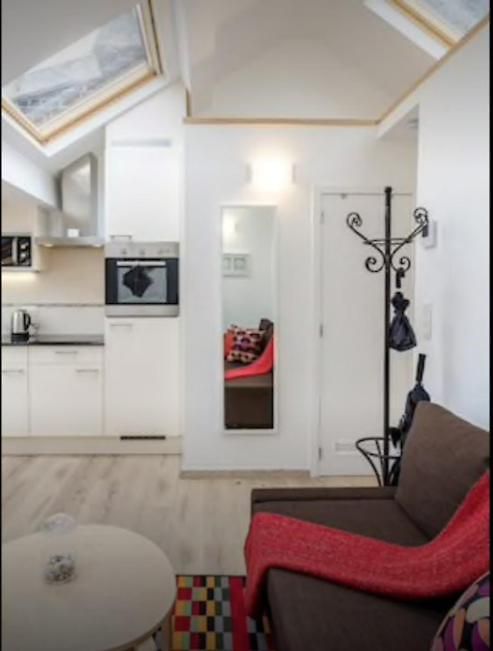 - Steps Grand Place - Local Vibrant Neighbourhood Apartment *