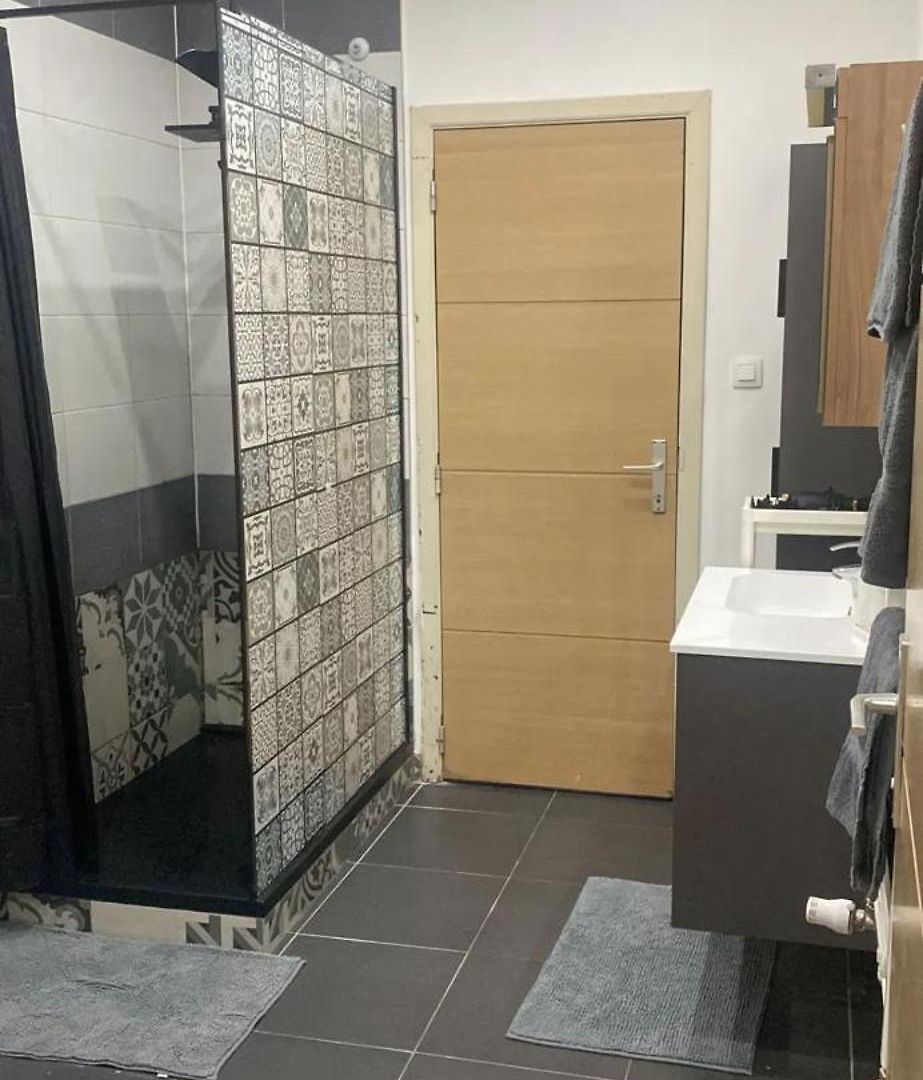 Apartment Modern In Molenbeek-saint-jean / 77 M² / Parking