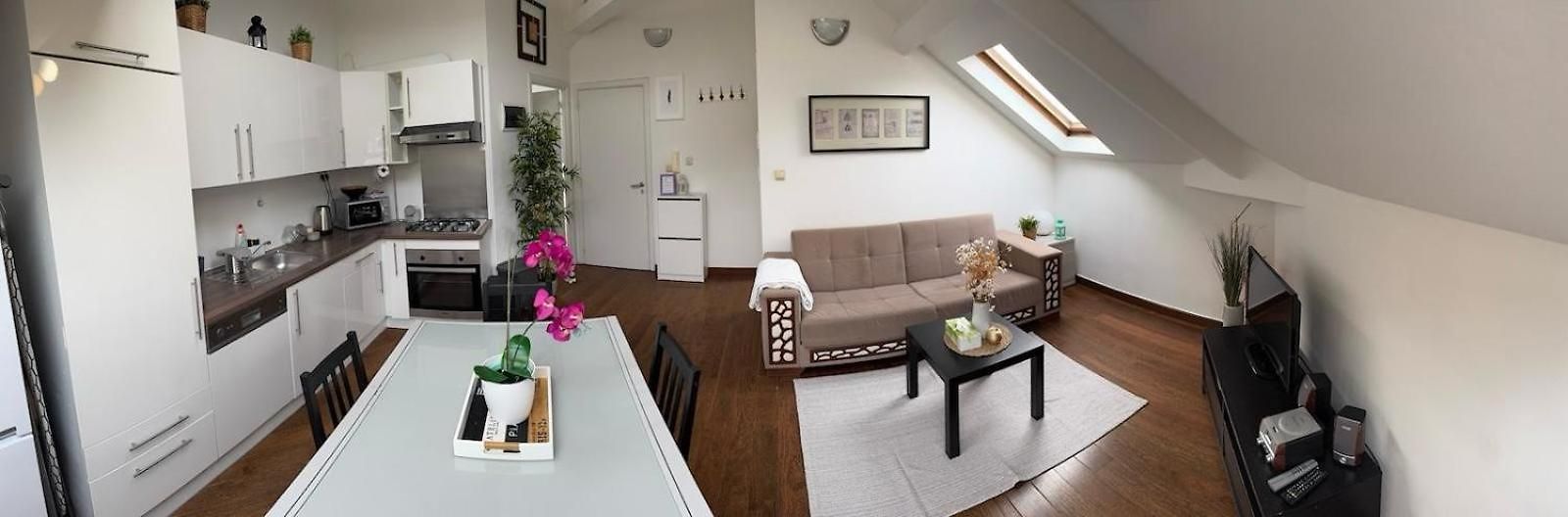 Apartment - Steps Grand Place - Local Vibrant Neighbourhood *