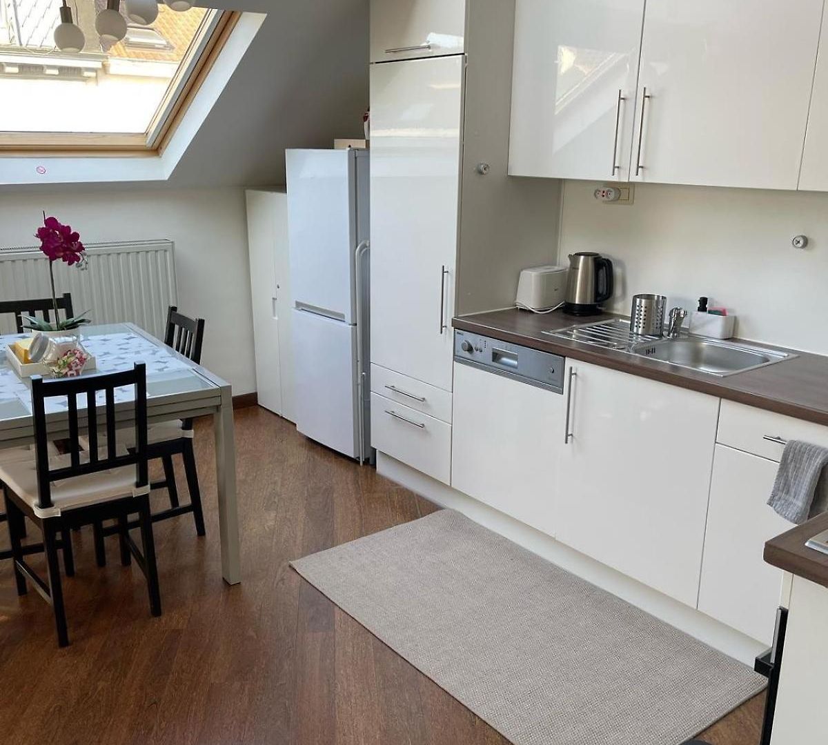 Apartment - Steps Grand Place - Local Vibrant Neighbourhood