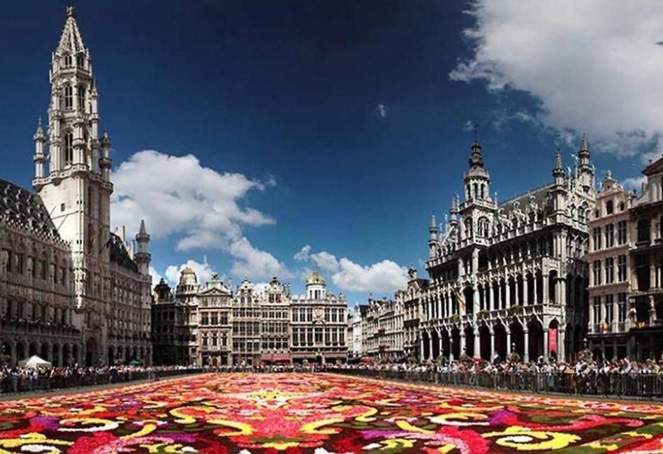 - Steps Grand Place - Local Vibrant Neighbourhood *