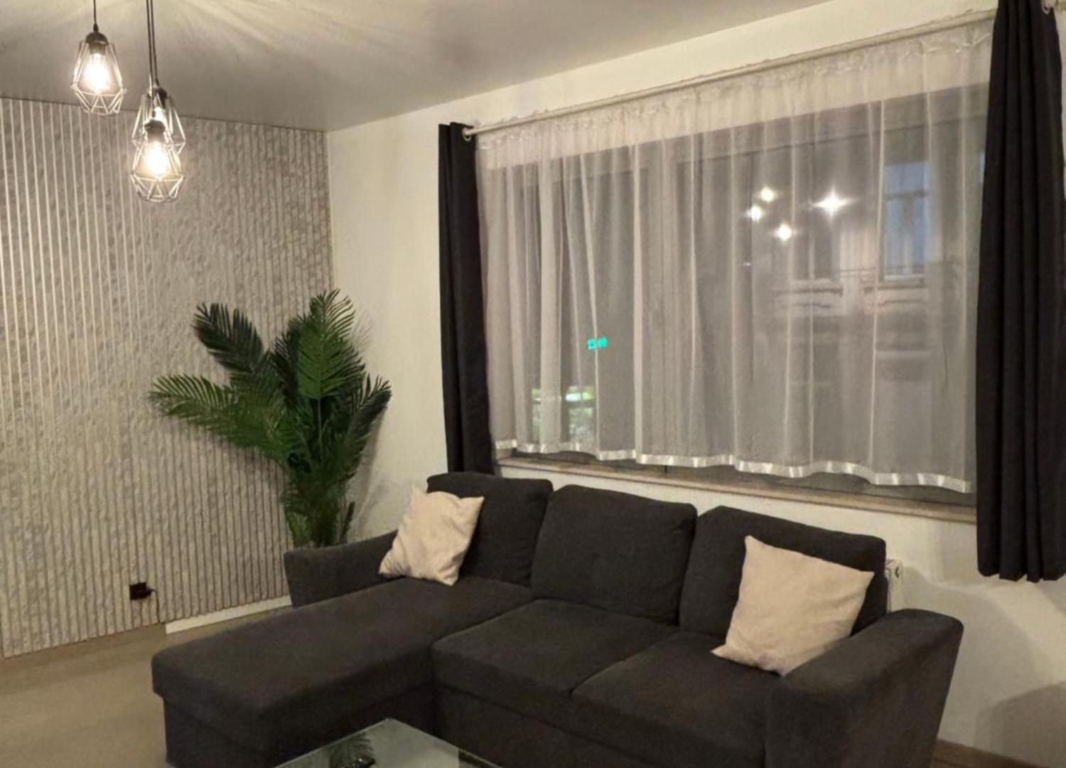 Stylish, Modern & Spacious In Apartment