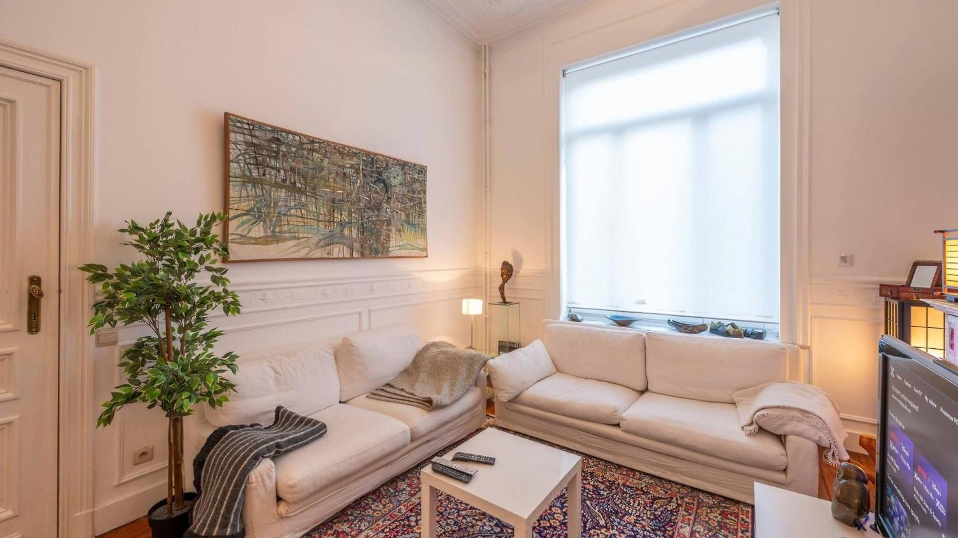 Guest house Euro Edens Cosy Historic In Jacuzzi, Garden, Location