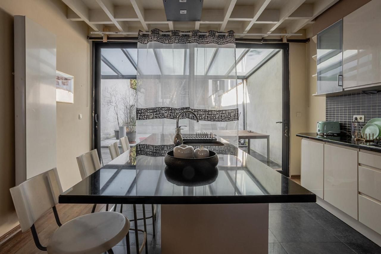 Kweni House *