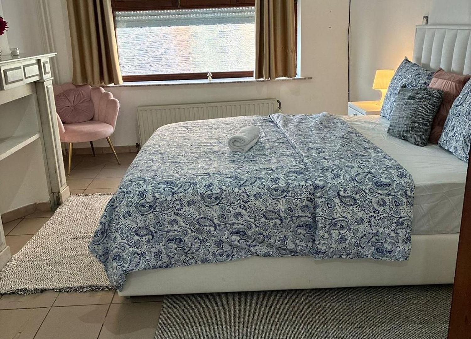 Et Dans Un Immeuble Homestay *