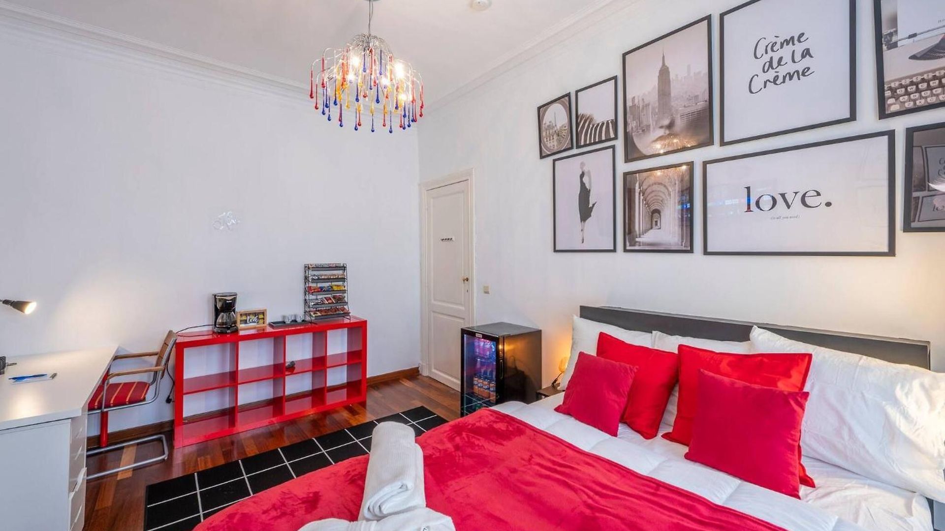 Euro Edens Cosy Historic In Jacuzzi, Garden, Location Guest house 3*