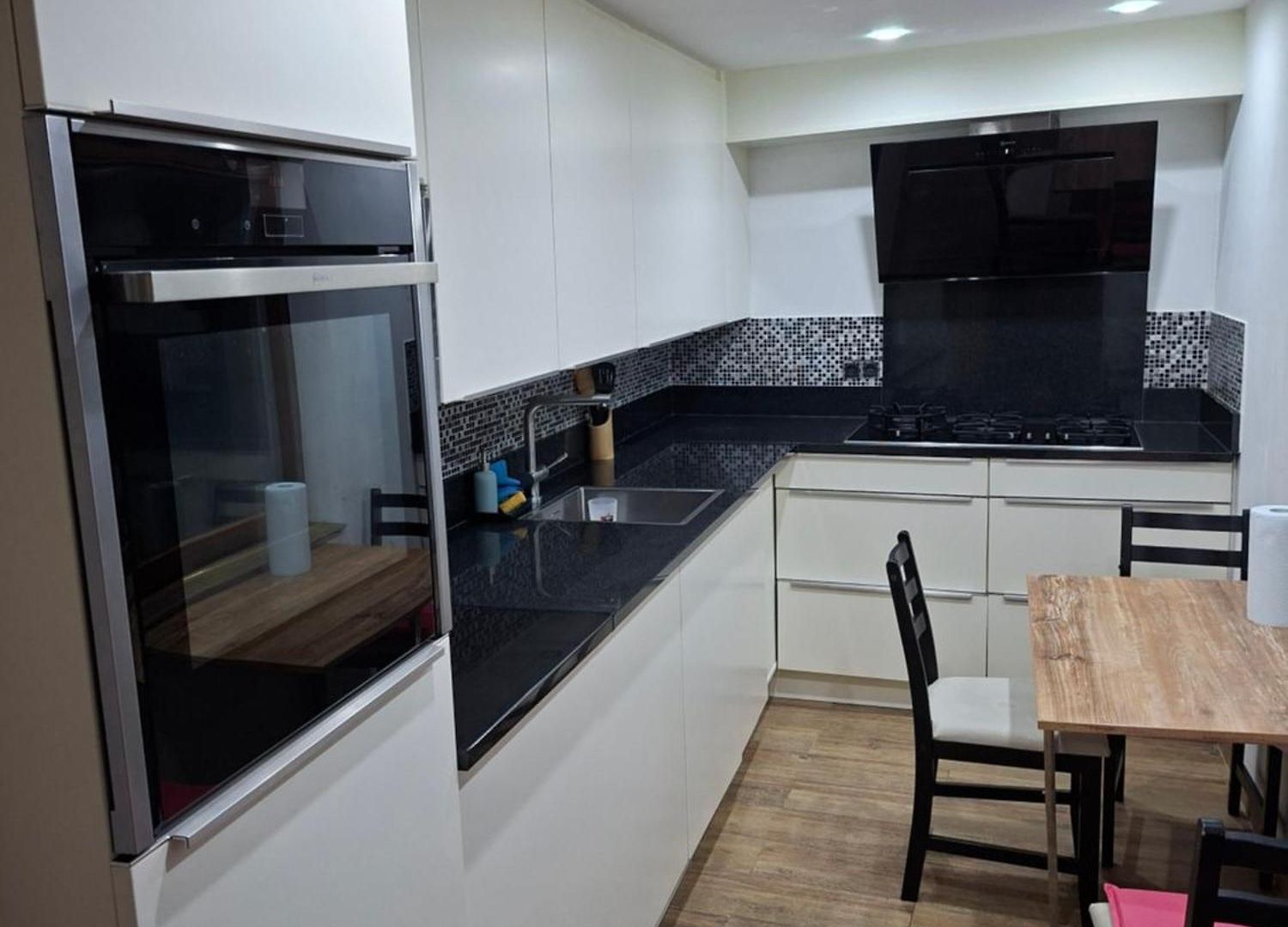 Et Dans Un Immeuble Homestay *