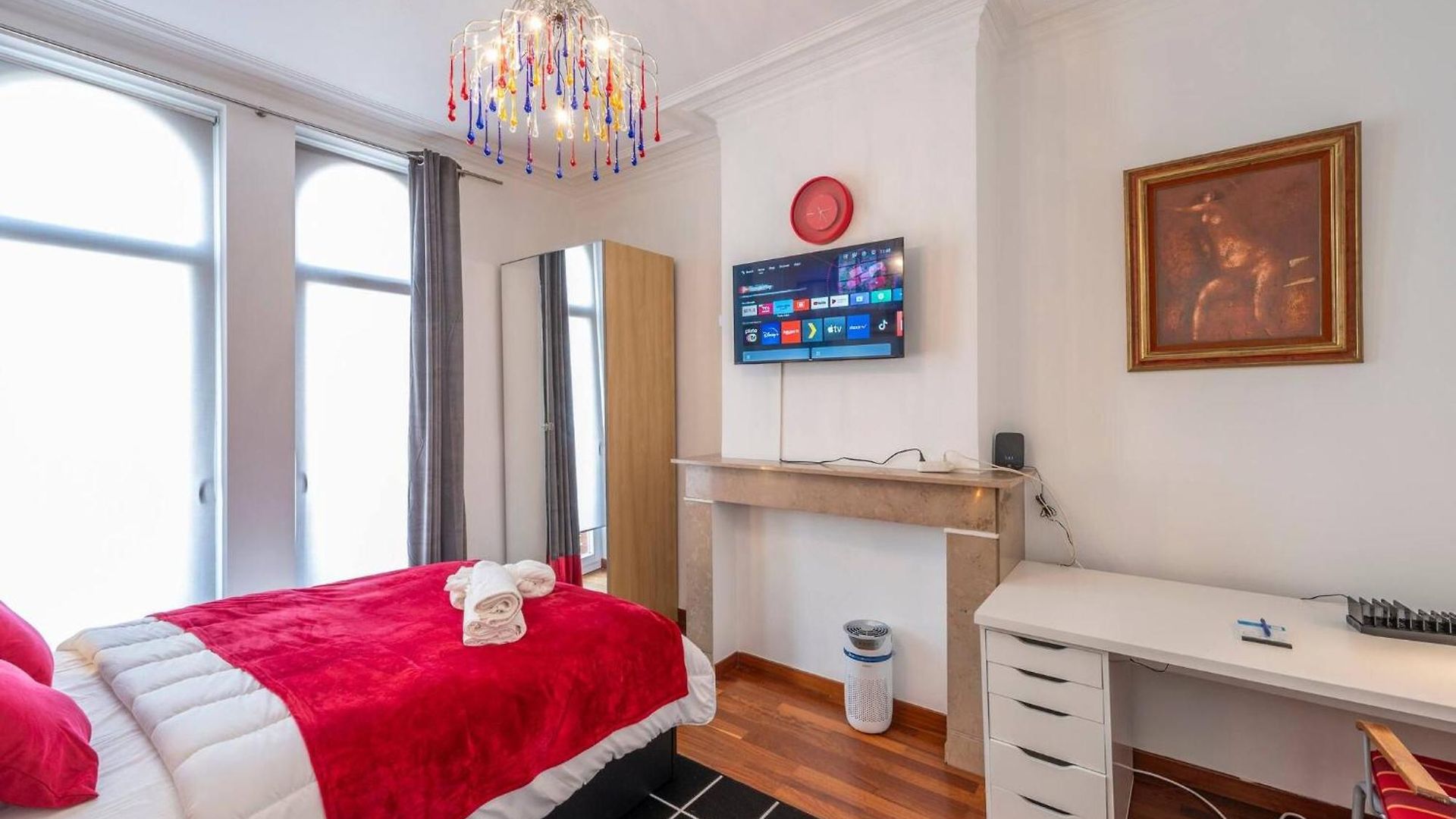 Euro Edens Cosy Historic In Jacuzzi, Garden, Location Guest house 3*