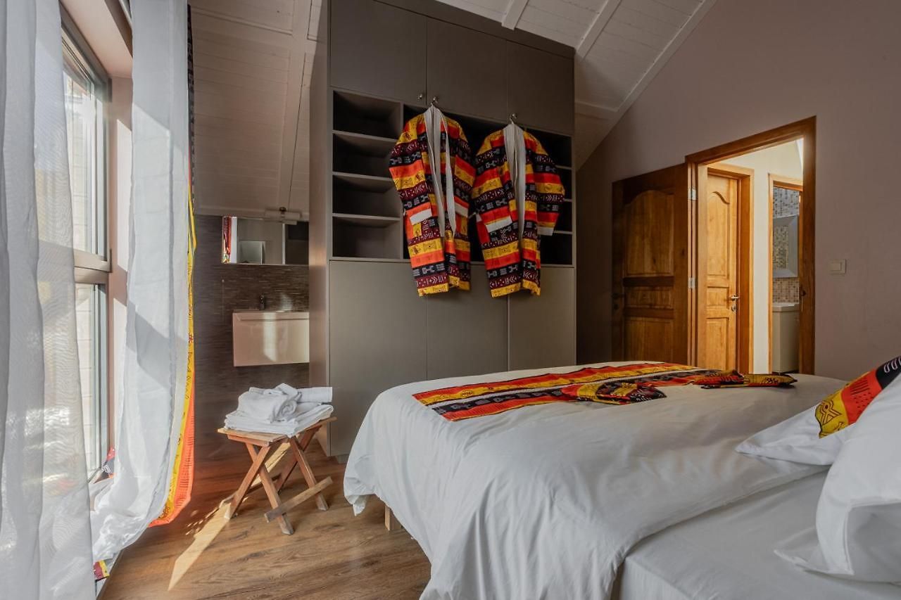 Kweni House *