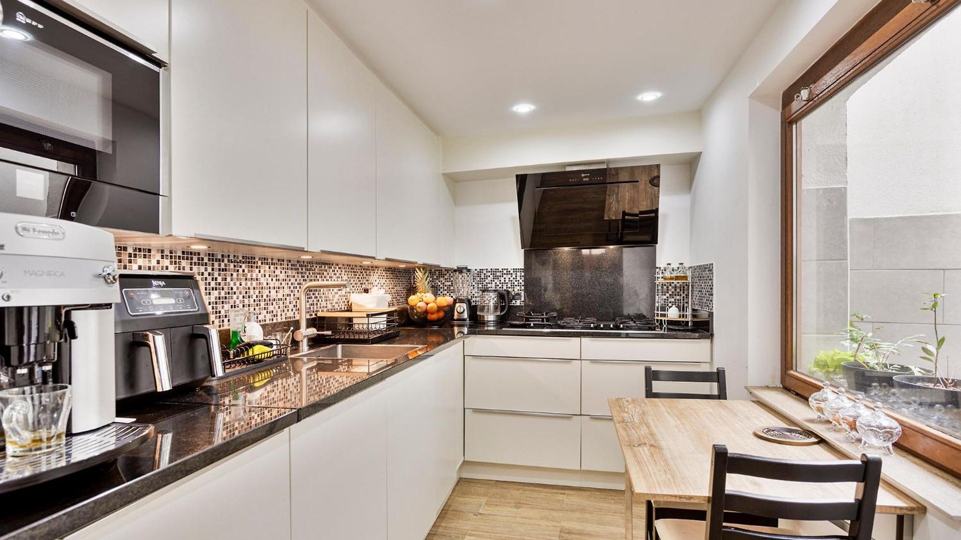 Et Dans Un Immeuble Homestay *