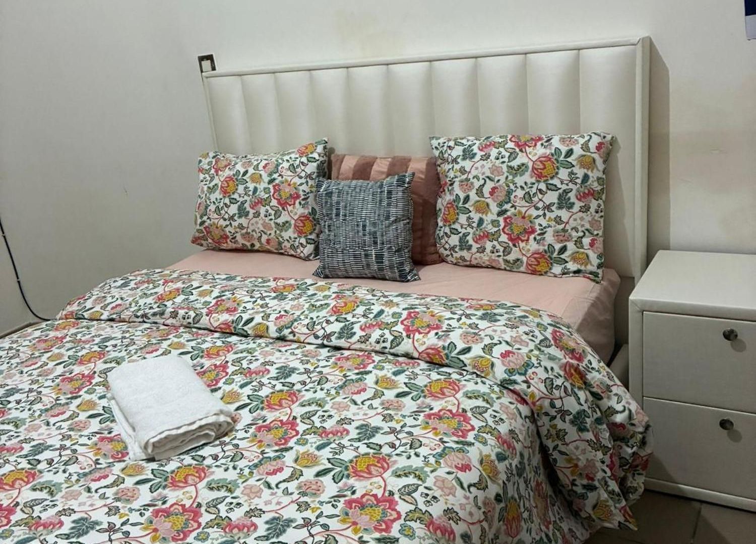 Et Dans Un Immeuble Homestay