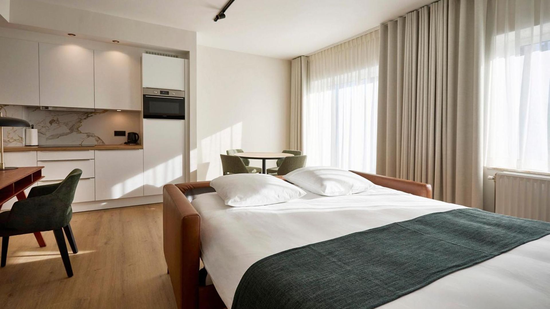 Georges Henri Aparthotel *