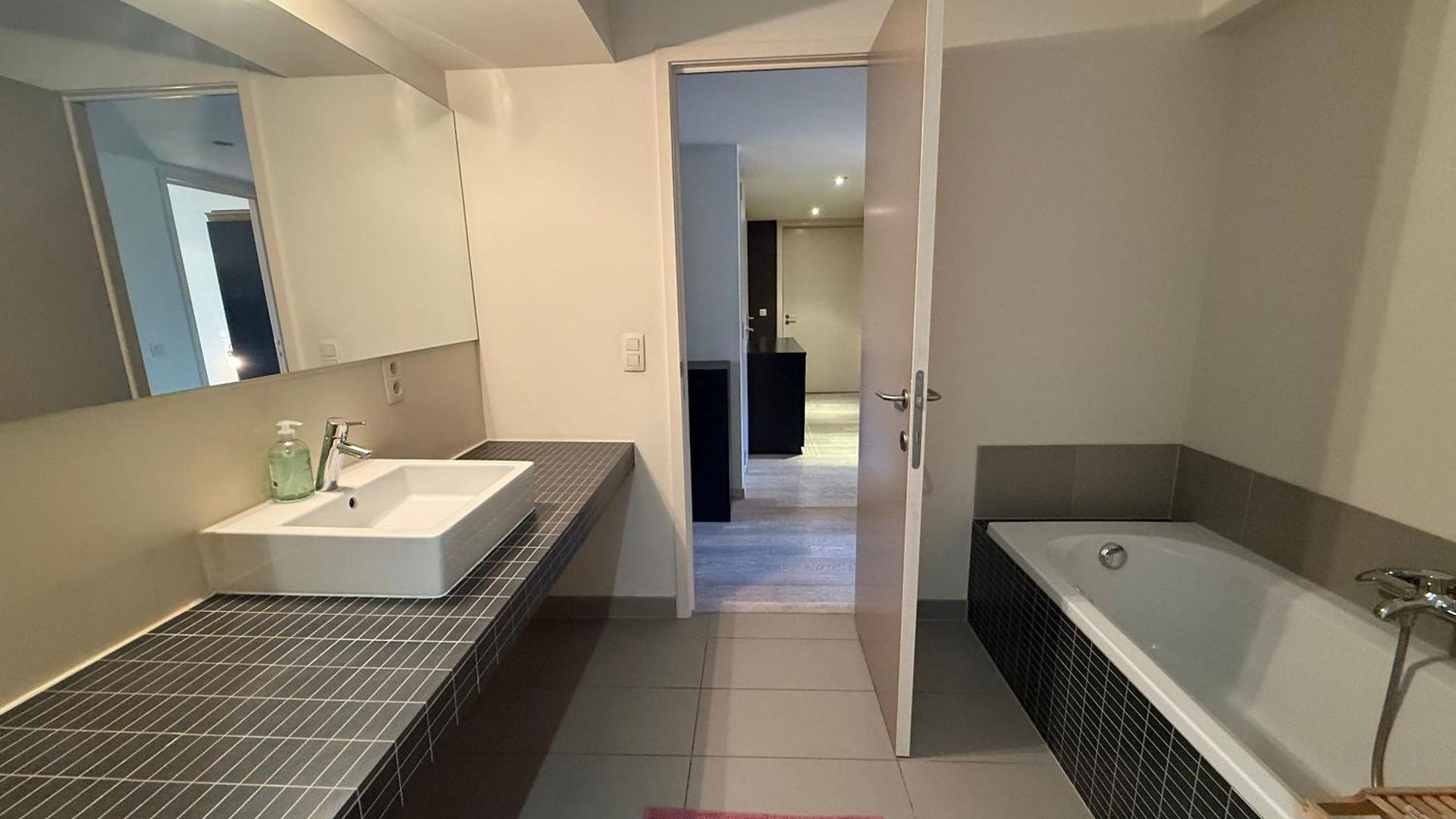 Apartment With 2 Bedrooms - Sleeps 6 Brussels