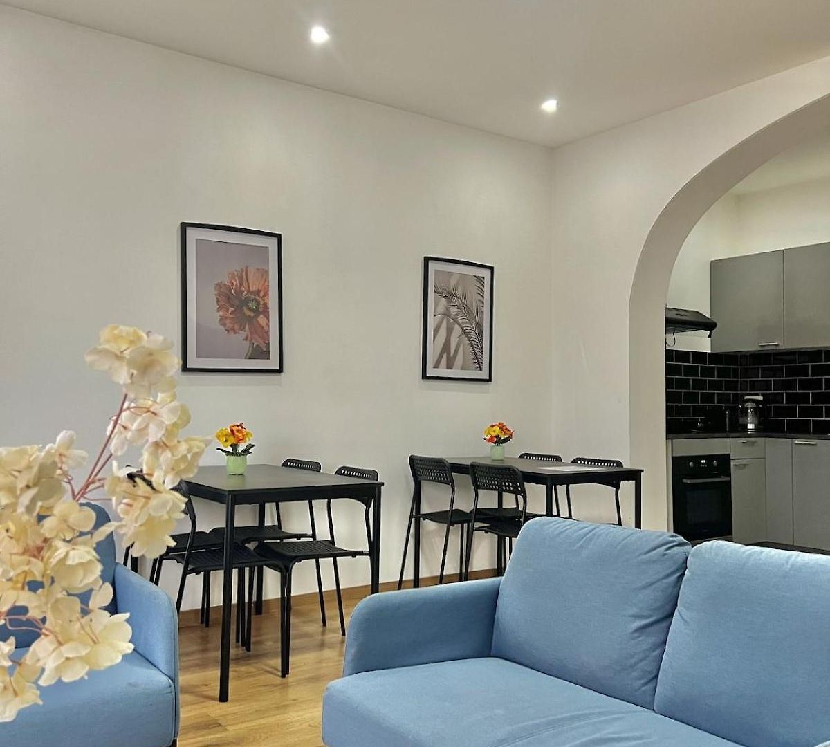 Apartment Spacious For 6 Near Center Of