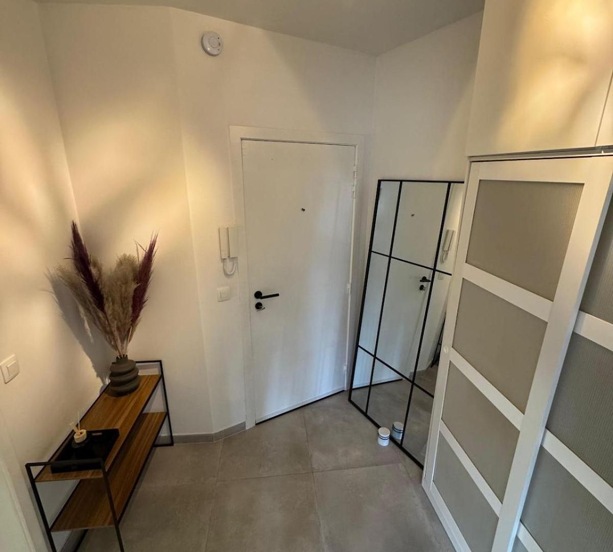 Cozy In Apartment *