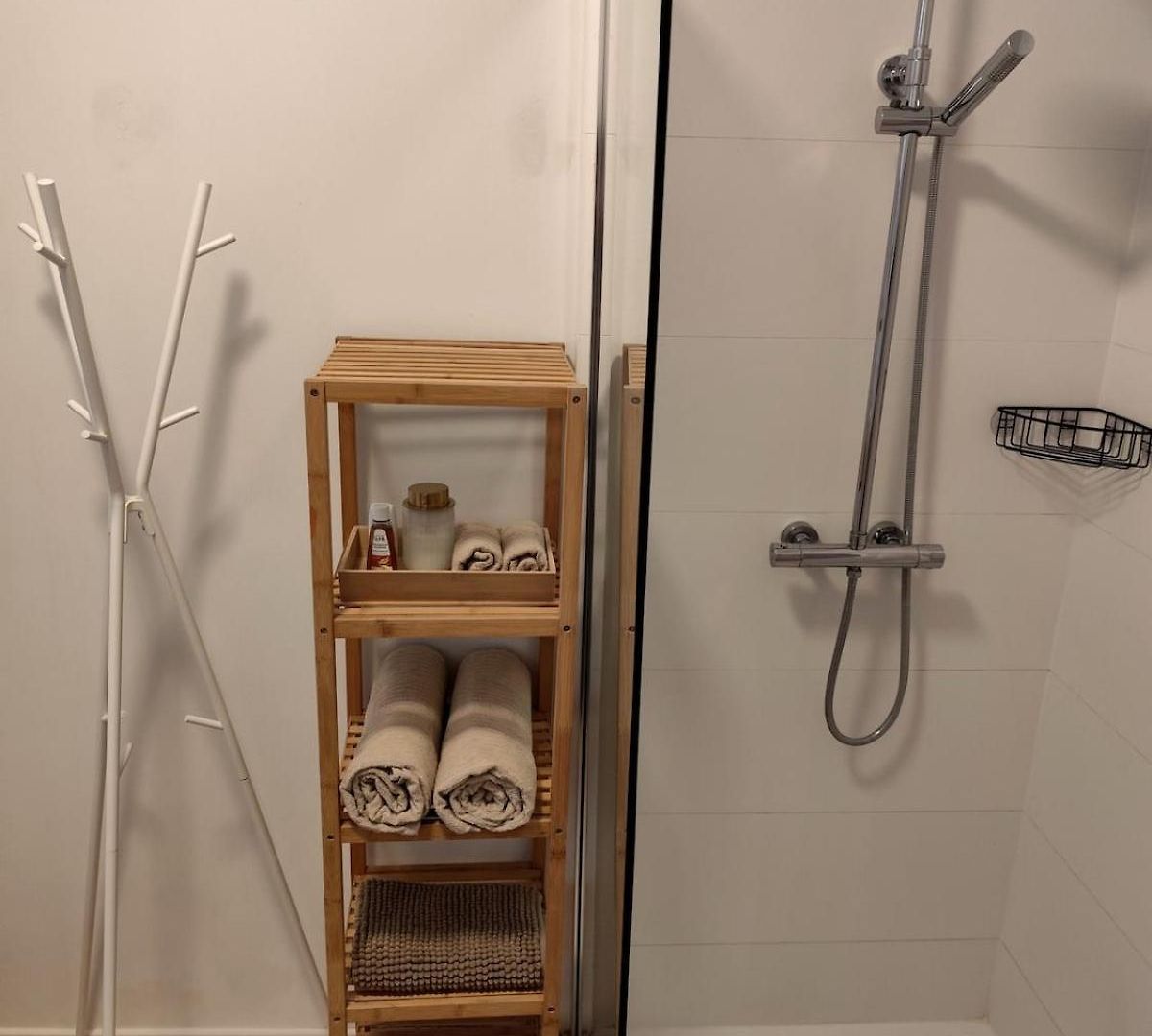 Cozy Renovated In Apartment *