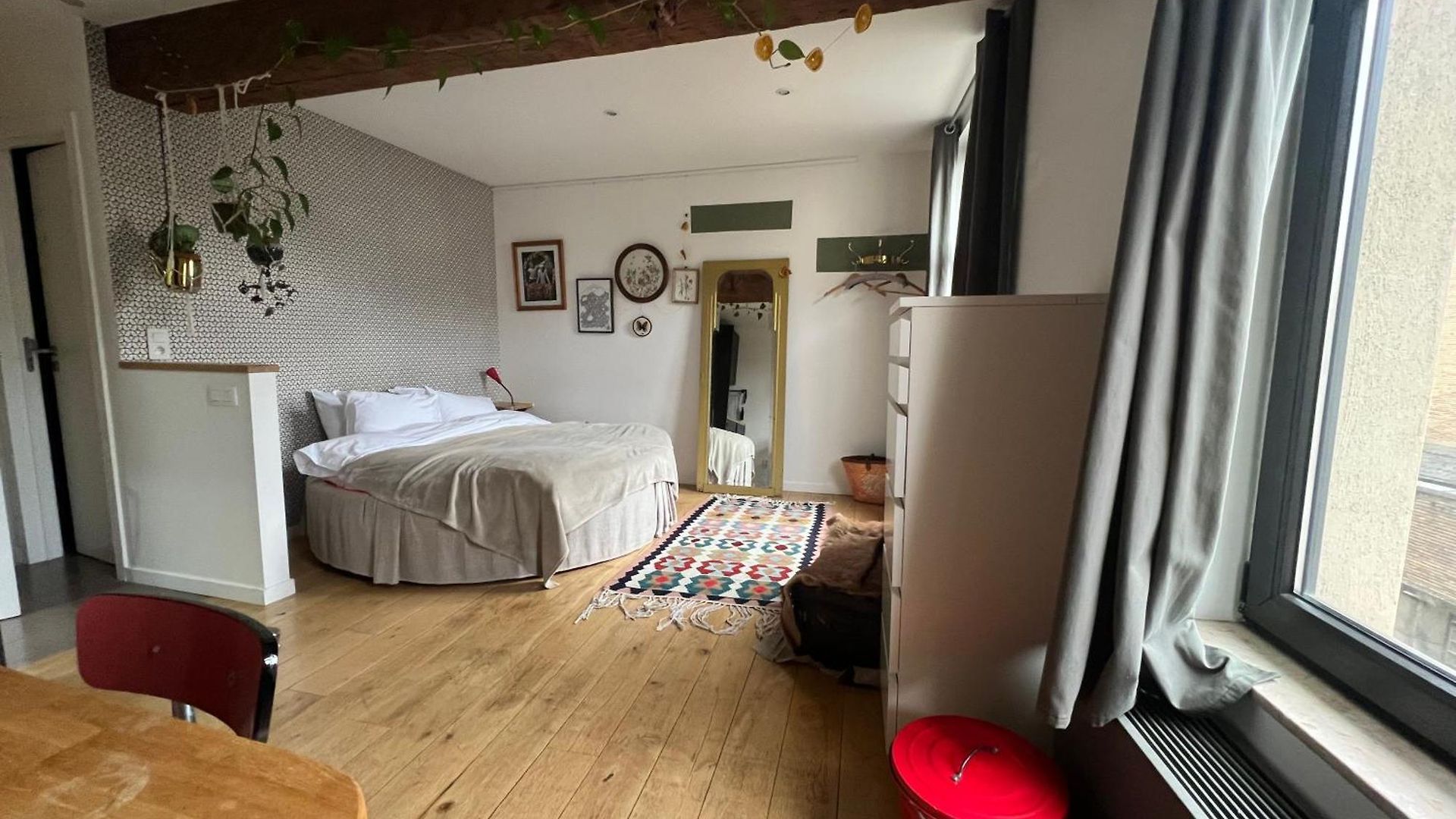 Cozy Studio-city Center Apartment