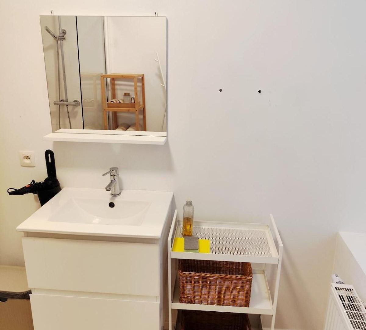 Cozy Renovated In Apartment *