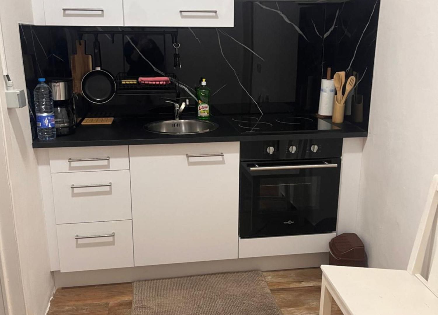 1 Apartment *