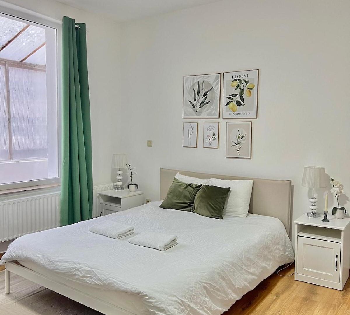 Apartment Spacious For 6 Near Center Of *