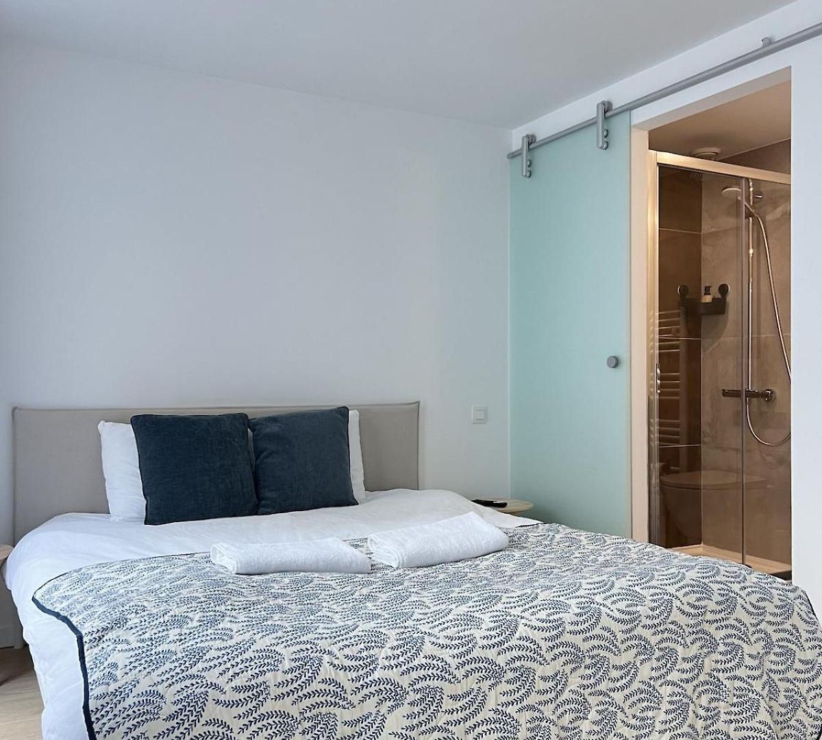 Modern & Elegant Near Montgomery Apartment *