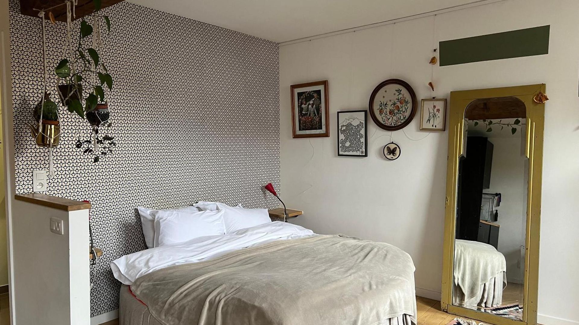 Cozy Studio-city Center Apartment