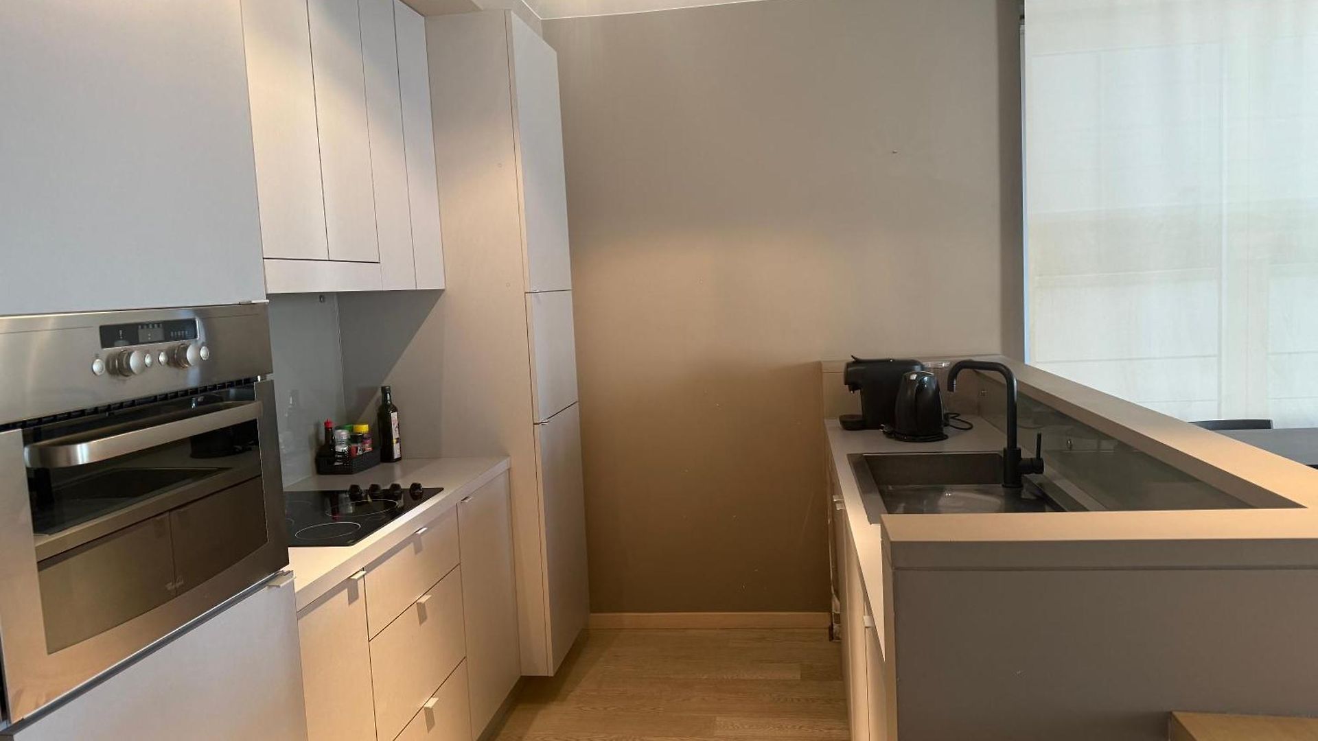 With 2 Bedrooms - Sleeps 6 *