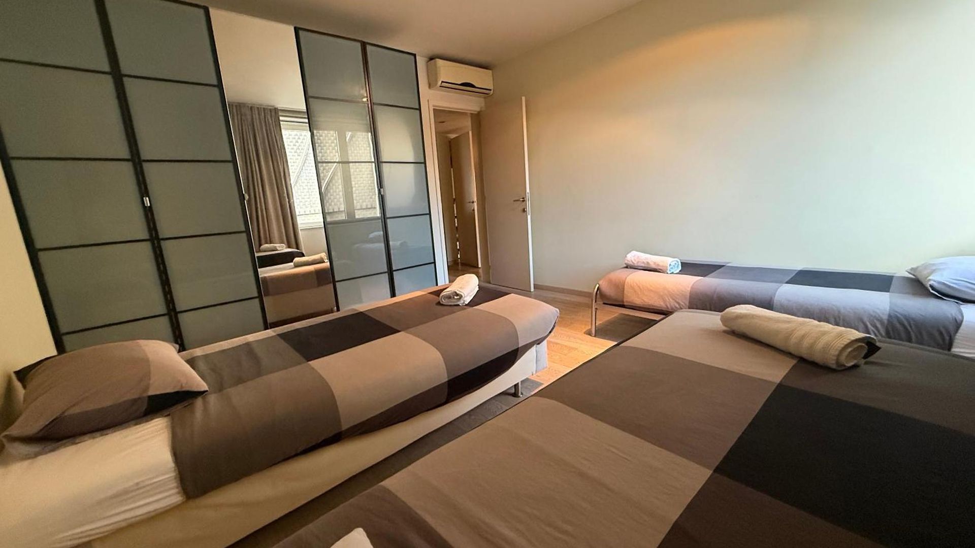 With 2 Bedrooms - Sleeps 6