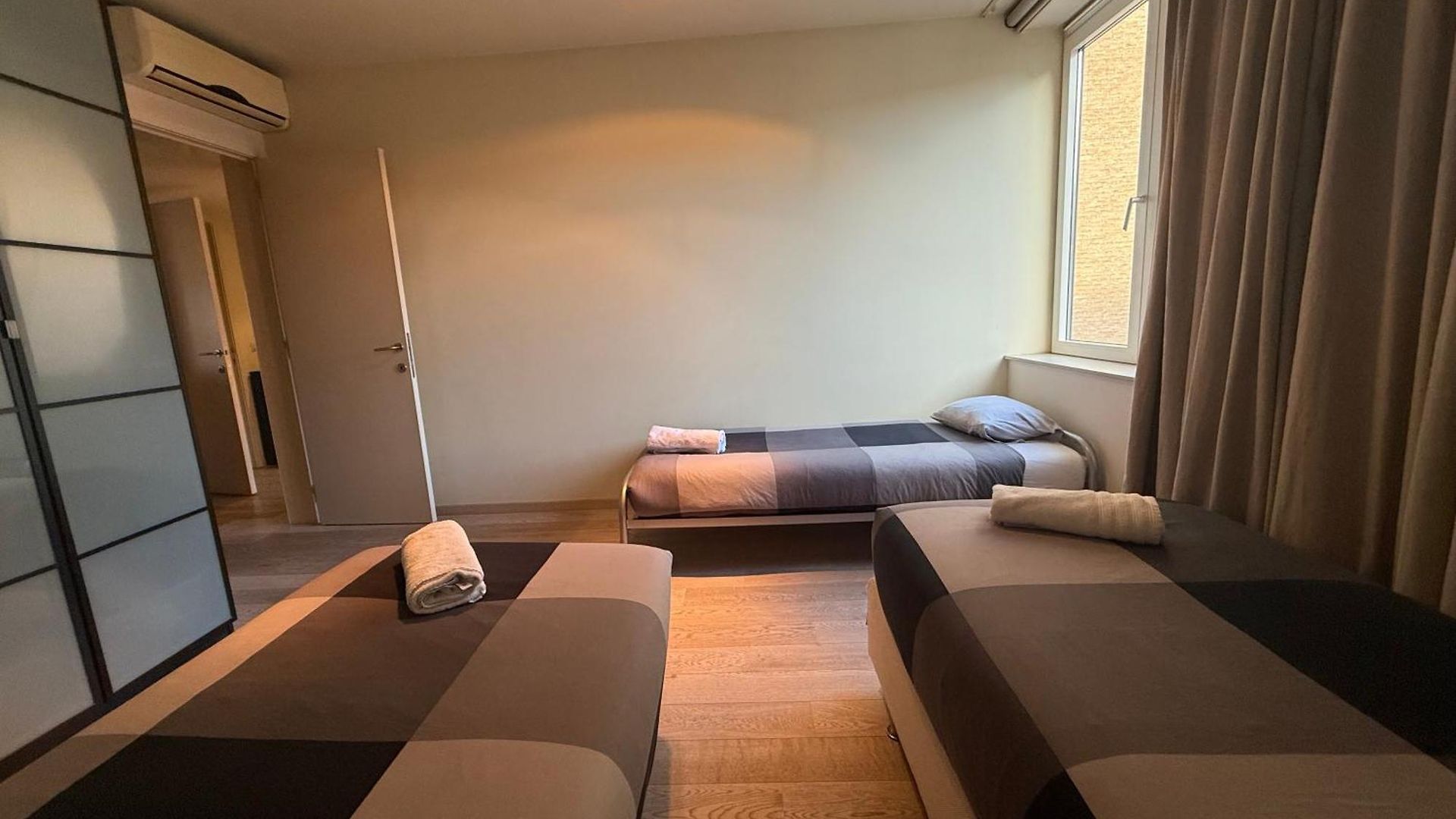 With 2 Bedrooms - Sleeps 6 Apartment Brussels